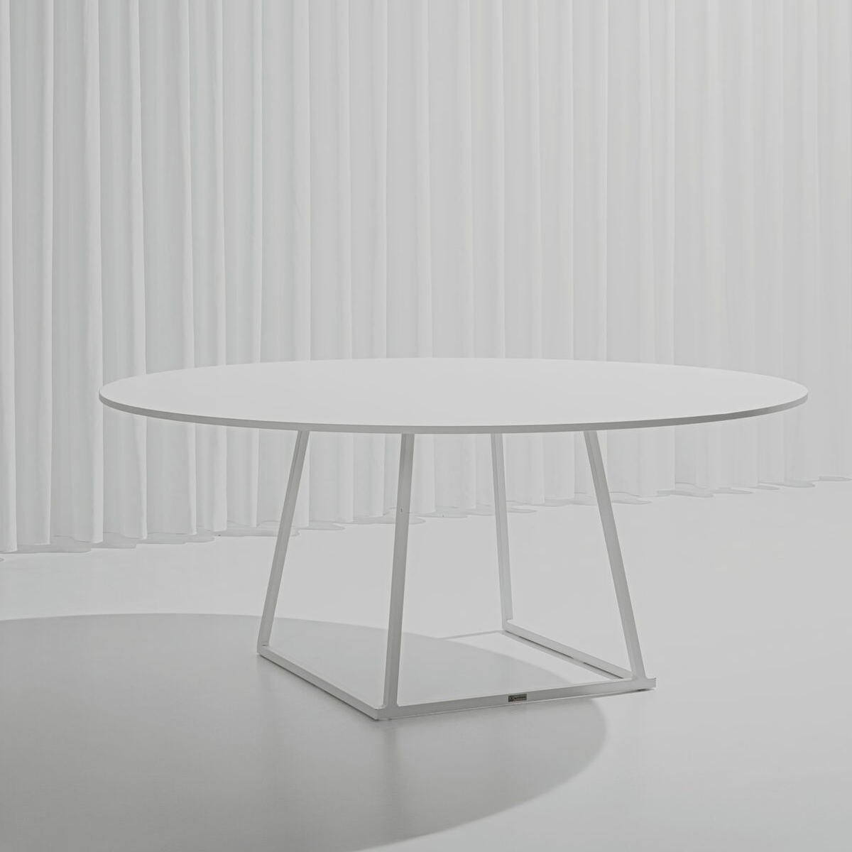 Dallas Round XXL Bistro Table - White