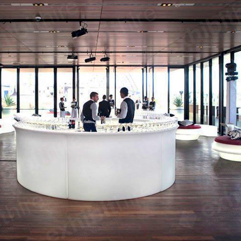 The Curved Bar can be arranged in many different ways and will be sure to impress event guests with its illumination.