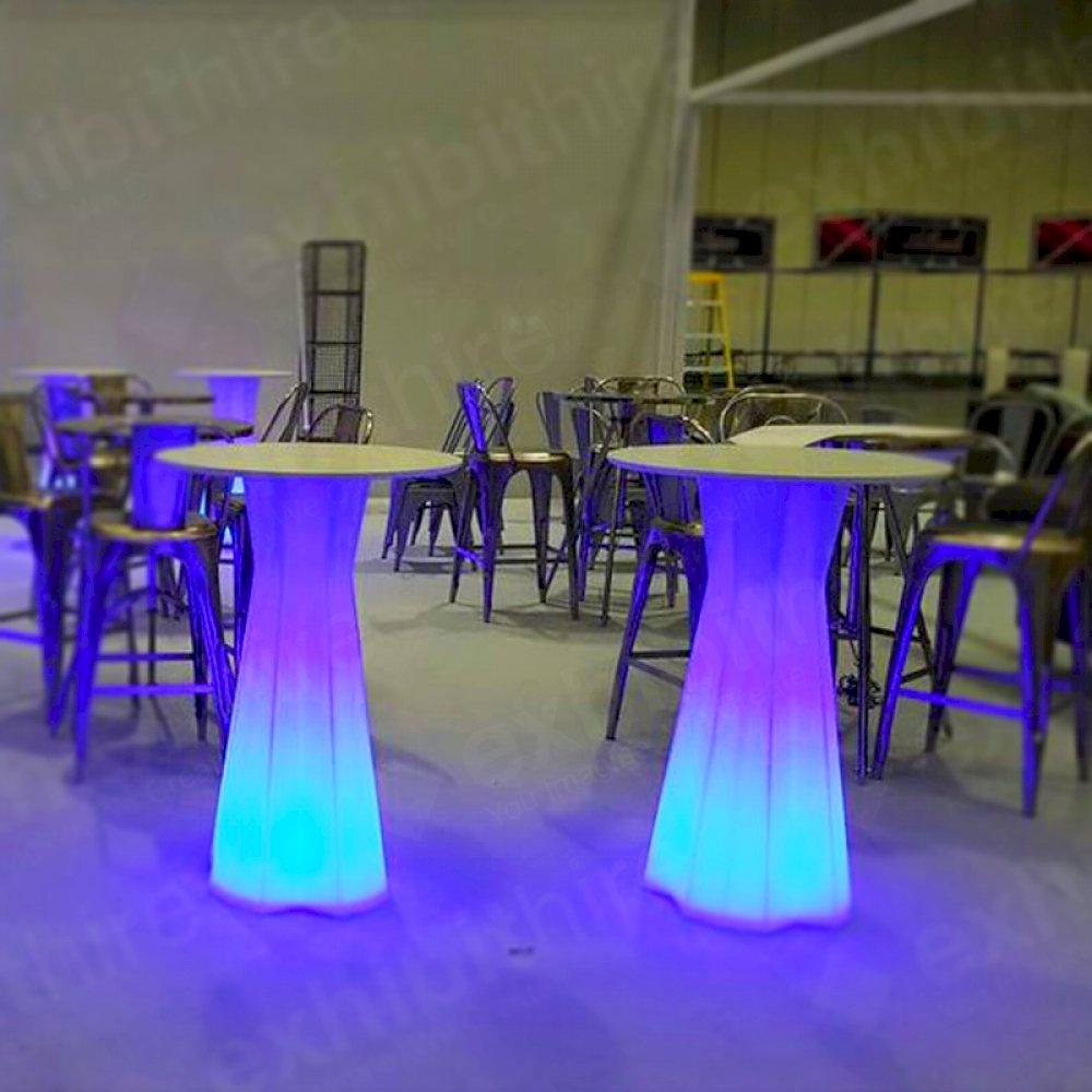 The Icicle Table can be illuminated in a range of colours to match your event.