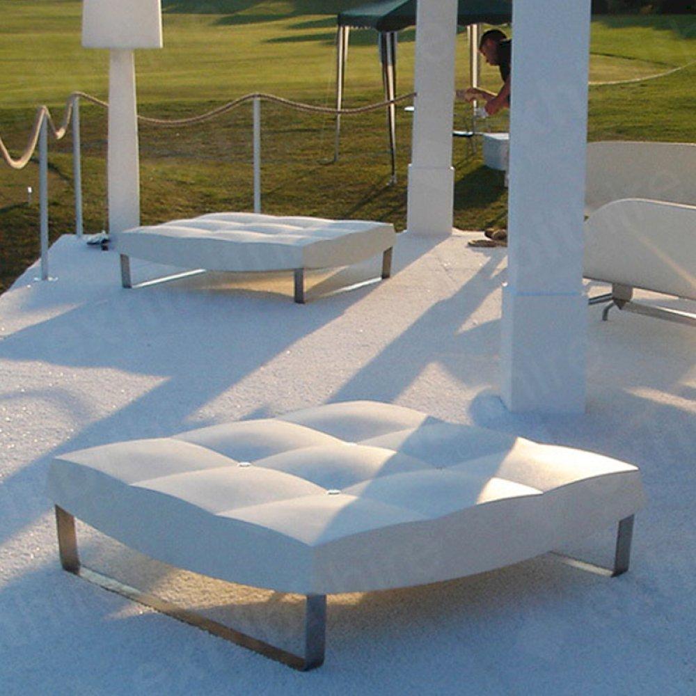 The Isola is a durable pouffe that is ideal for both indoor and outdoor events.