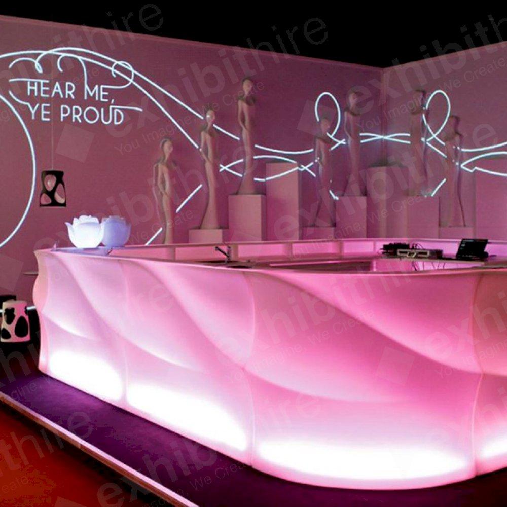 The wave bar can be illuminated in a range of colours to suit any event.