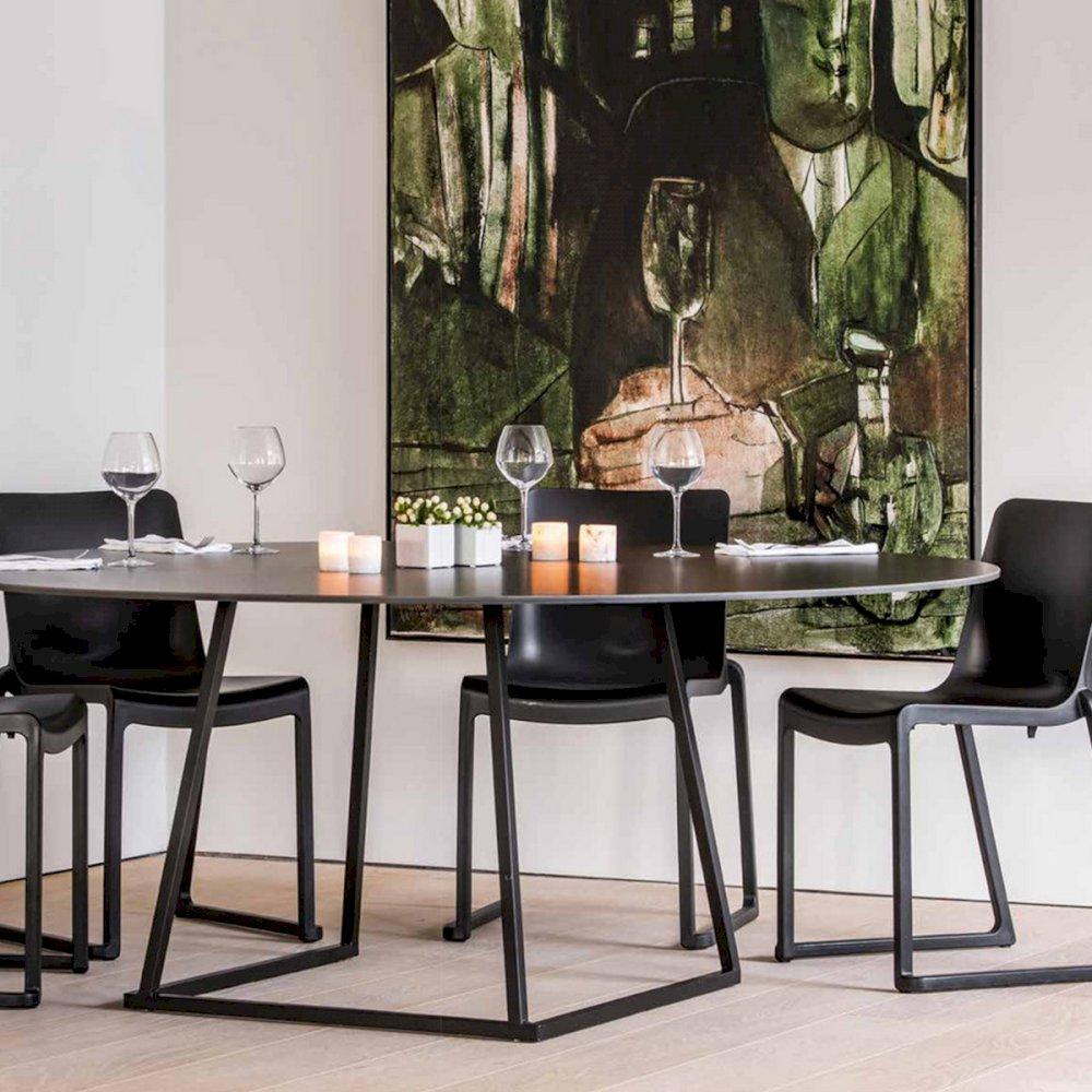 Featured: Dallas XXL round bistro table in black with black Kansas chairs.